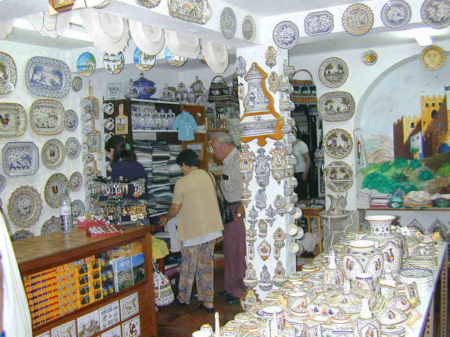 オビドス市内のアズレージョのお店です。