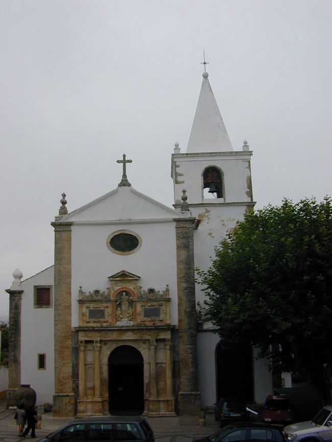 オビドス市内のサンタ・マリア教会です。