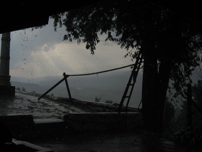 あらら、大雨に。