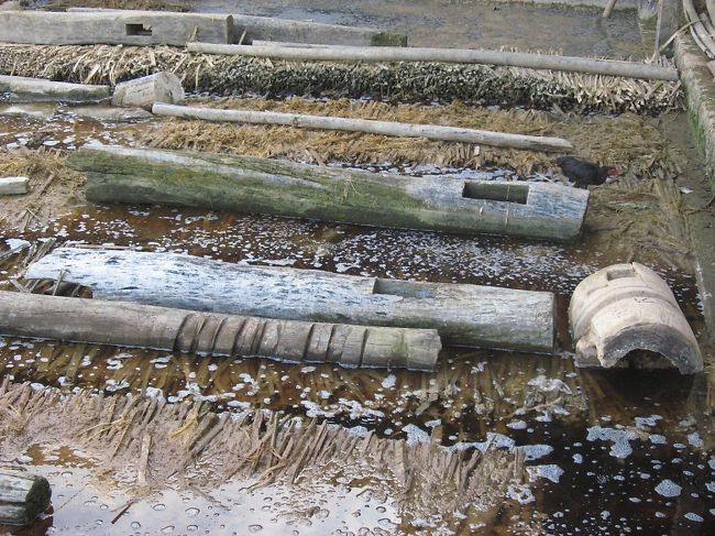 1日の散策(トレッキング)にガイドさんを頼んだ。<br />1日5000K(500円ほど)。<br /><br />これは紙工場。中国へ輸出します。<br />仏教関係の用紙に使うそうです。