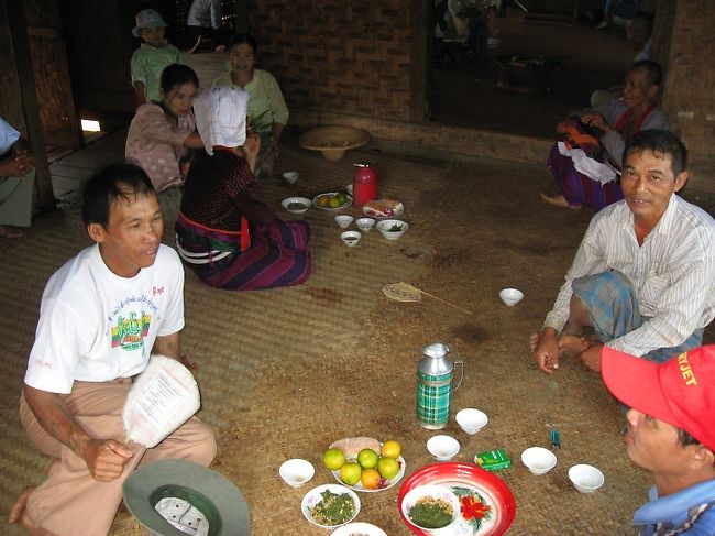 正直に言うと、こういう場所で、いくらのお金を、さりげなく渡すのが難しい。<br /><br />チップの国でさえ、チップの渡し方がぎこちない僕なので、寄進の国ではなおのこと。