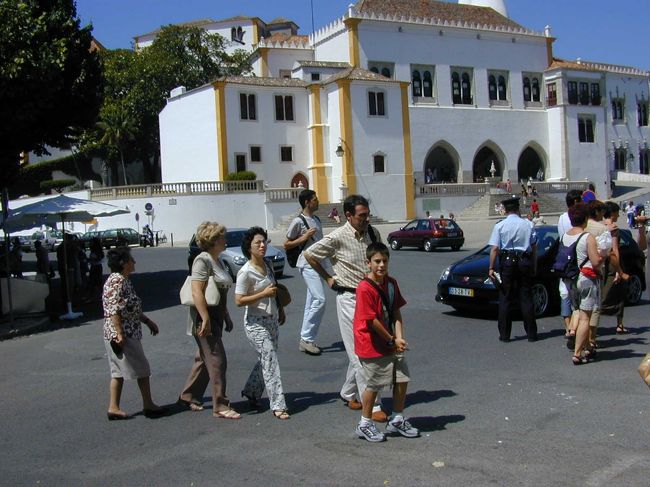 王宮前の広場にはお巡りさんの姿が見られました。