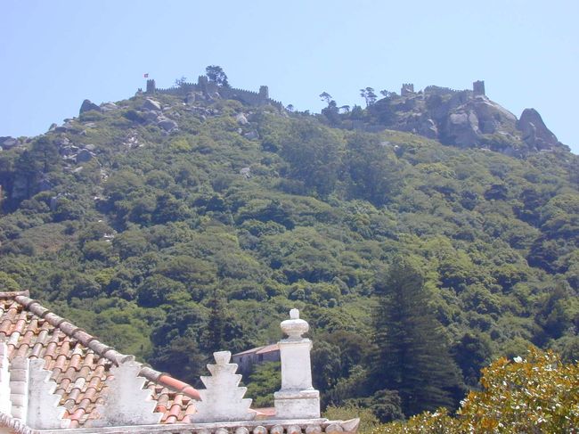 小高い山の上に古いお城があります。