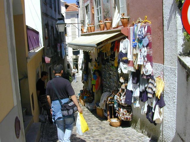 お土産を売っています。