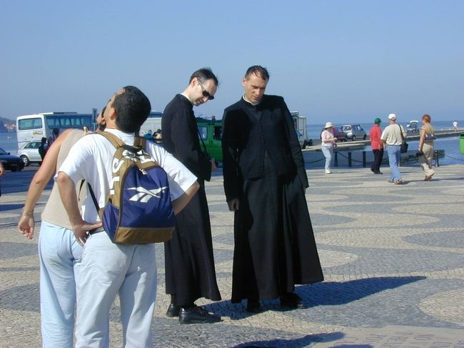 宣教師も来ていました。暑い夏の朝でした。