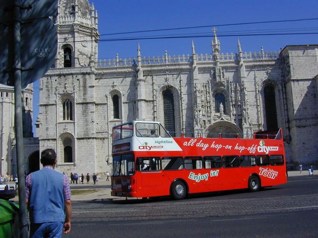 修道院前の市バスです。