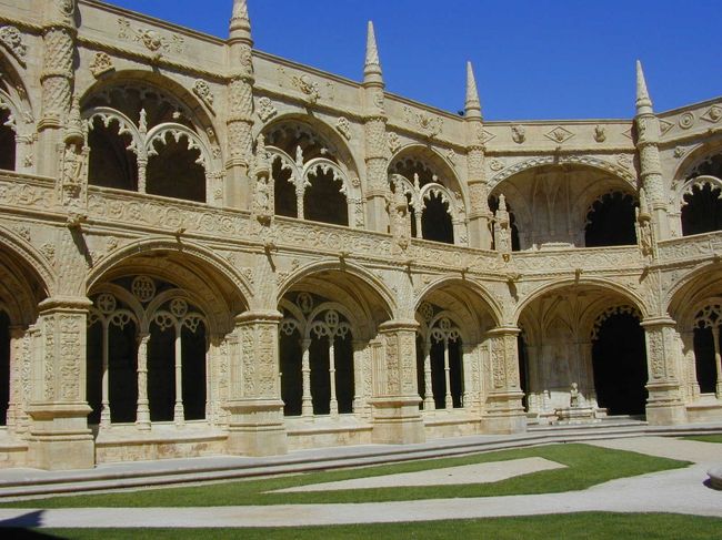 ジェロニモス修道院は静寂そのものでした。