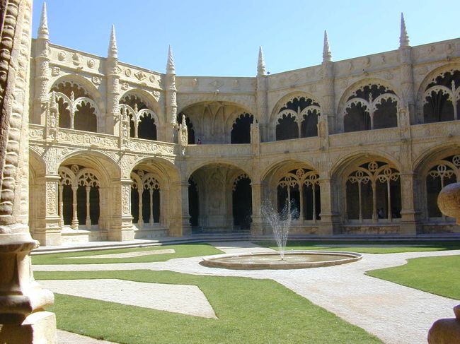 ジェロニモス修道院の中庭です。