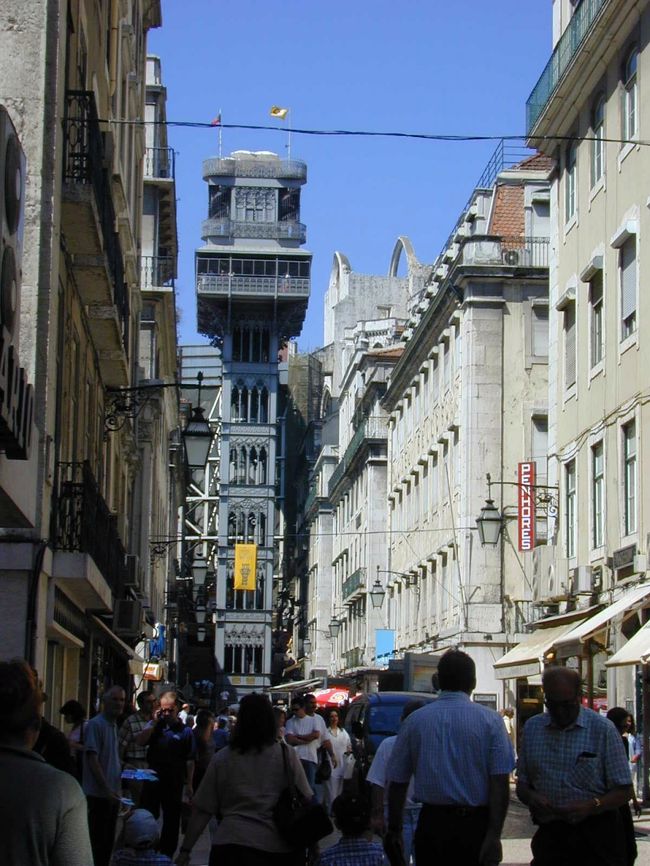 バイシャ地区のエレベータです。