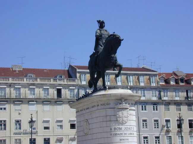 コルメシオ広場のジョセ１世の騎馬像です。