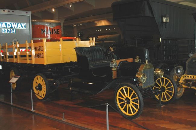 ここ、Ford Museumに唯一置いてある日本車はHAM(Ohaio)で作られたHONDAのAccordだけです。