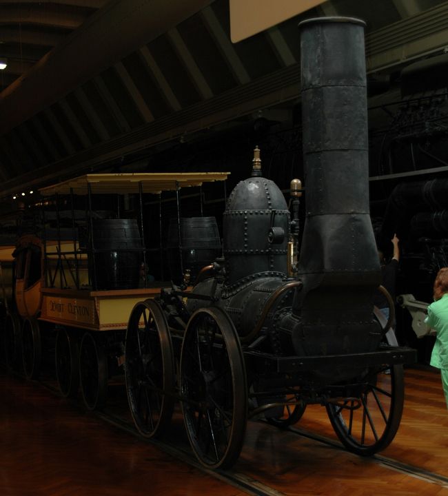 蒸気機関車あり。