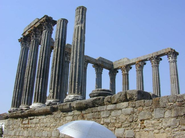 ディアナ神殿はコリント式です。