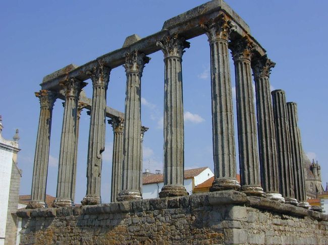 ディアナ神殿の柱は１４本です。