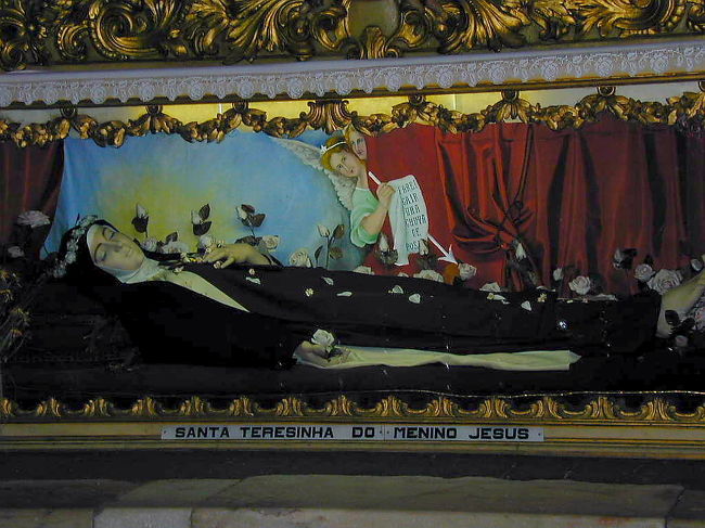 サンフランシスコ教会の壁画が面白いです。