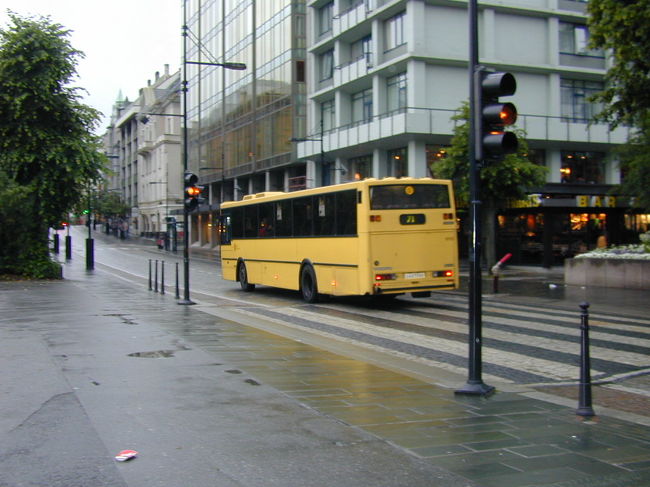 ベルゲンの市バスが朝はやく走り始めました。