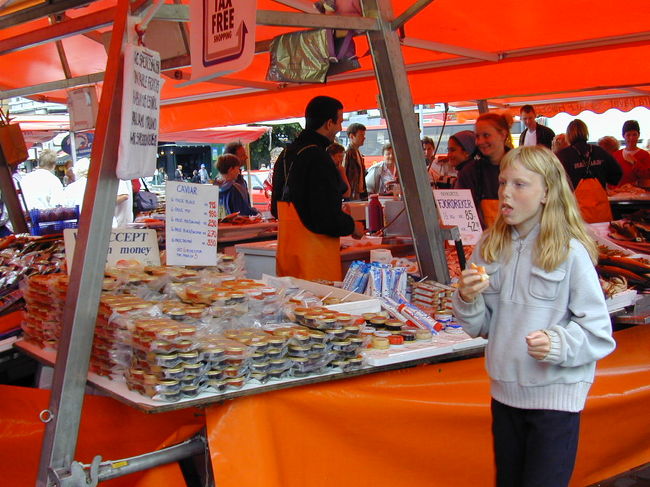 青空市場ではキャビアが売られていました。