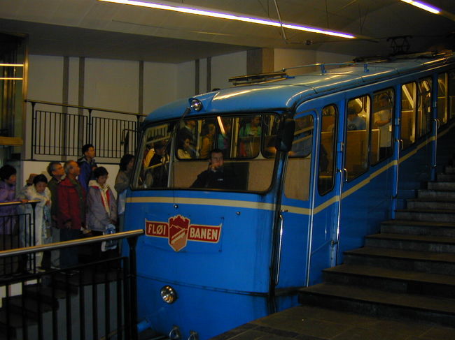 フロイエン山へのケーブルカーです。