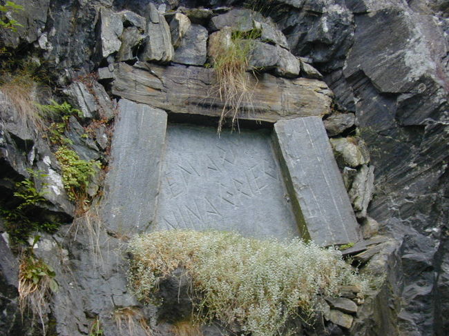 グリークの妻、ニーナとのお墓です。