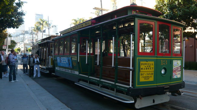 サンフランシスコ中心ユニオンスクエアから。これに乗らなくては、ケーブルカー。１回５ドル。ケーブルカーは割高なので、別途パス購入がリーズナブル。１日、３日などいろいろある。