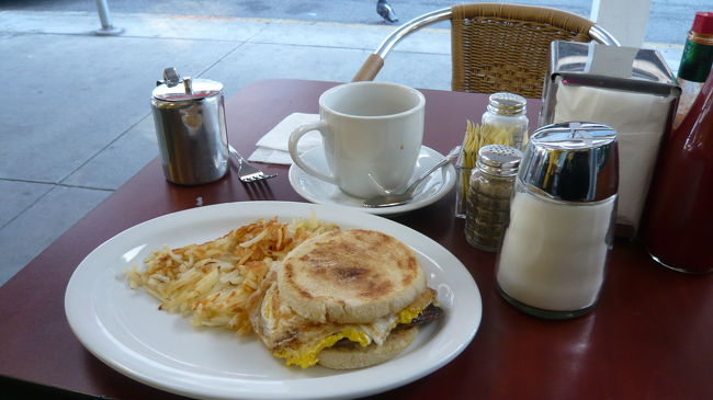 フィシャーマンズワース到着。朝食を頂く。物価は日本と変わらない。朝食でも６ドル、７ドルとかかってしまう。まあおいしい。