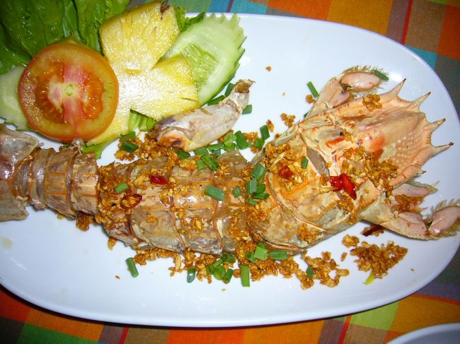 この日の夕食も昨日食べて気に入った"Lotus"で。<br />今日はシャコやソフトシェルのから揚げなど食べました。<br />