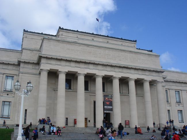 その後はニューマーケットをフラフラしようとか、マウントイーデンに行こうとか色々話した結果、オークランド博物館に行きました。