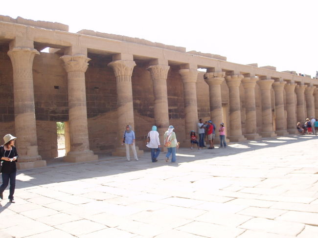 ボートでイシス神殿に。<br />