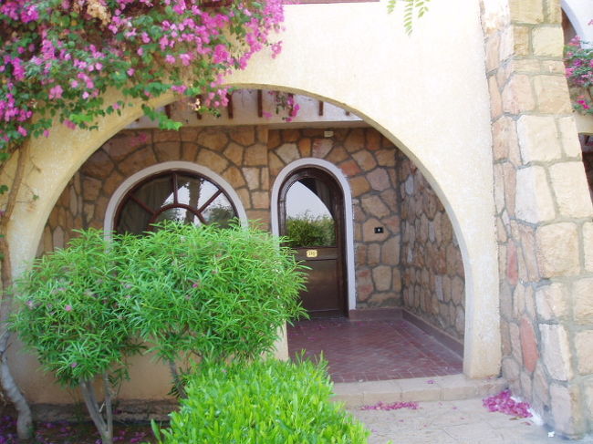 この日泊まった、セティ・アブシンベルのお部屋の入り口。このツアーで泊まった中で一番好きだったホテルです。コテージタイプで、すごく素敵でした。ここに連泊したかったな・・・。