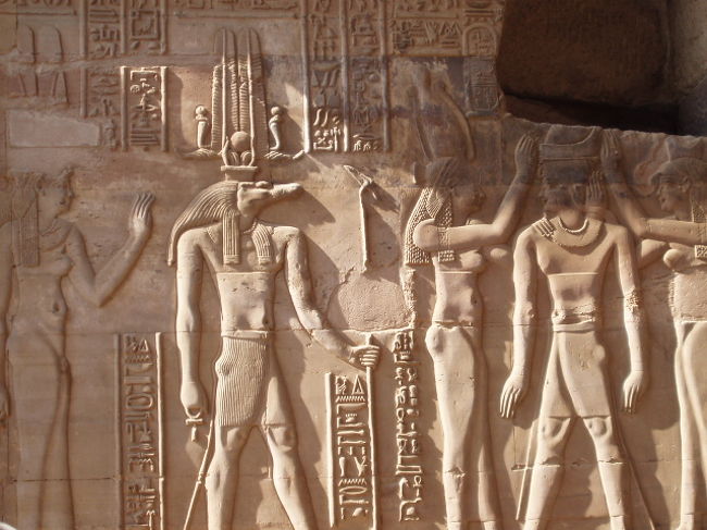 神殿内。これ、いろんな所で見た気がする。<br />お気に入りです。