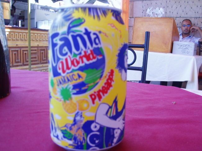 ファンタジャマイカ！！<br />地域限定でしょうか？<br />味はファンタパイナップルです。