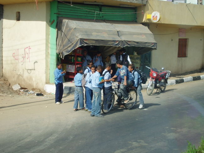 中学生までは制服があるらしいです。