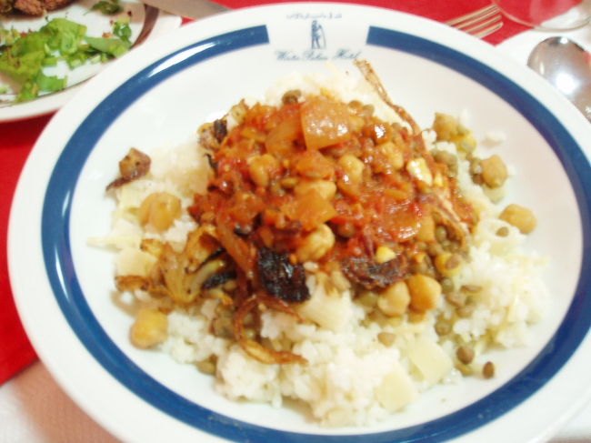 コシャリ。おいしかった。<br />にんにくのお酢みたいなものと、辛いソースが置いてあって、それをかけたらさらにおいしくなりました。