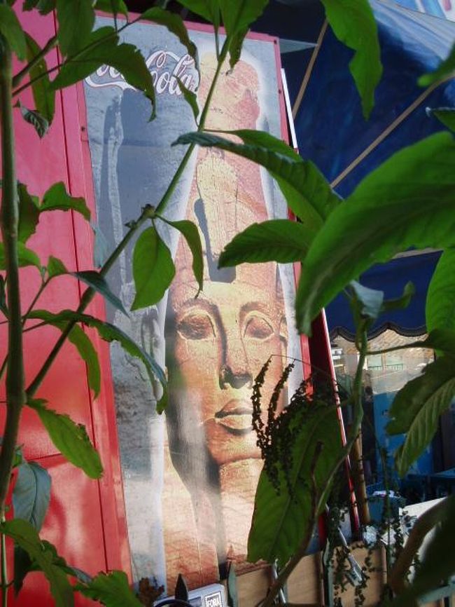 もう一つ、COCA COLA。<br />さすがエジプト。<br />たぶんエジプト限定でしょうね。