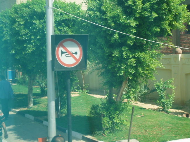 うるさくしたらだめ！！