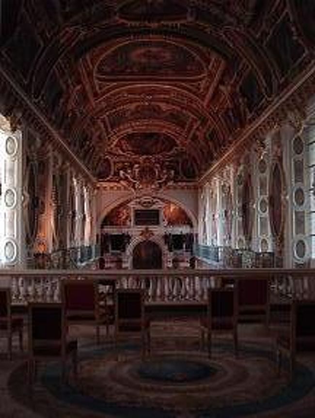 三位一体礼拝堂<br /><br />王宮にはこうした礼拝堂があり王や、王妃が毎朝祈りをささげていたそうです。<br /><br />ナポレオン3世の洗礼式が行われた<br /><br /><br />