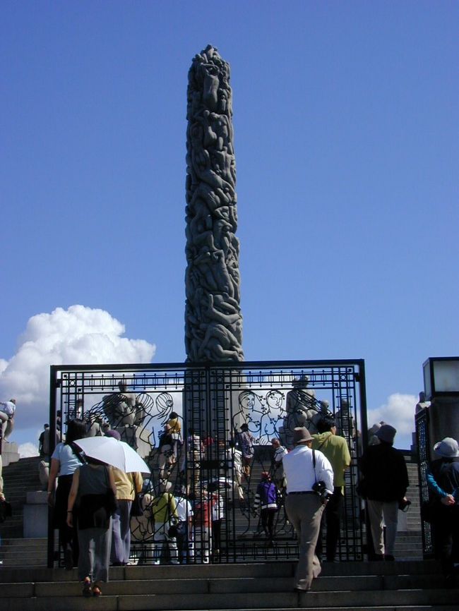 フログネル公園の中の塔、「モノリッテン」です。
