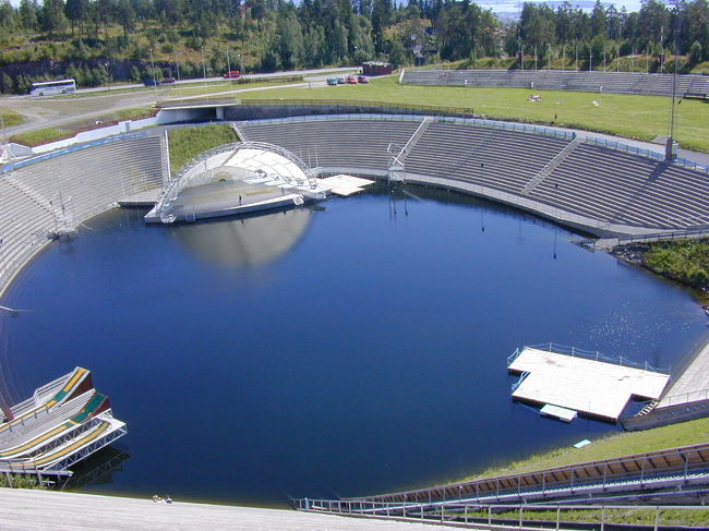 ホルメンコーレンのスキー・ジャンプ台の着地点は池になっていました。