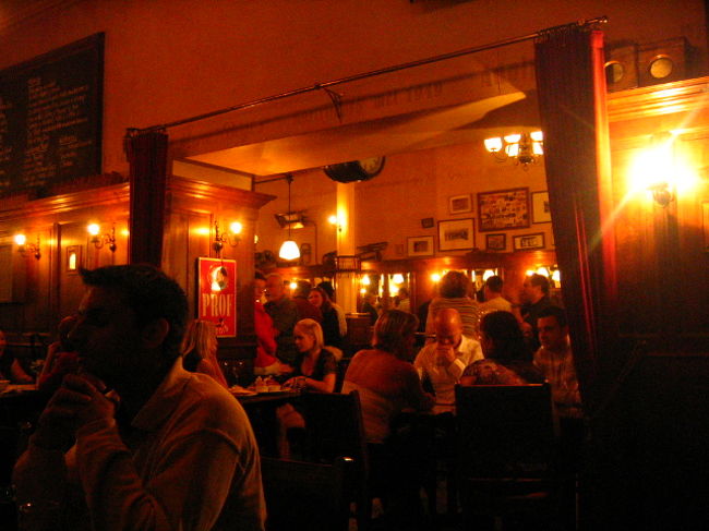 友達に連れてってもらった、上のおいしい巨大マッソルが食べれるパブレストラン。たしか、Queen Stに近い　Shortland St沿いにあったような・・・。