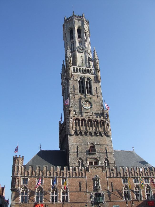 こちらが登った鐘楼です。町一番高い建物です。