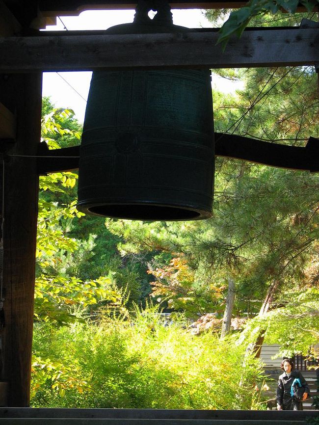 　鐘楼<br /><br />平安時代初期の鐘<br /><br />　その後奥に戒壇が<br /><br />やや興奮気味の私　戒壇を見ずに本坊方面へ<br /><br />　大失敗