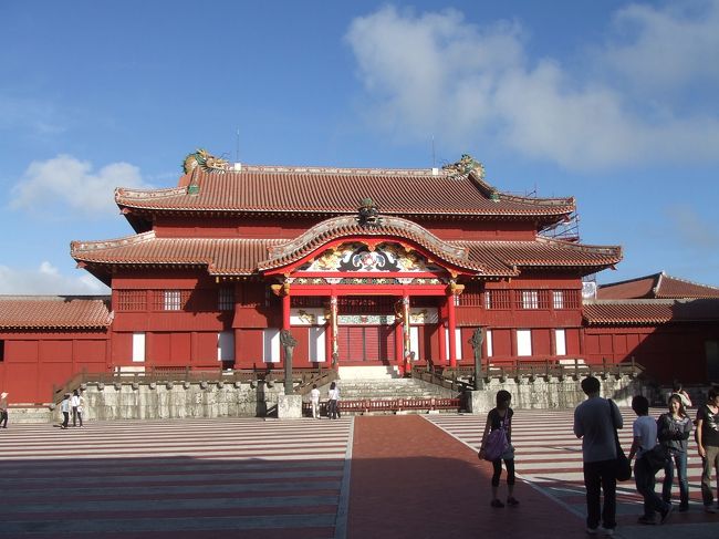 世界遺産：首里城の本殿です。さすがに綺麗で迫力ありました。