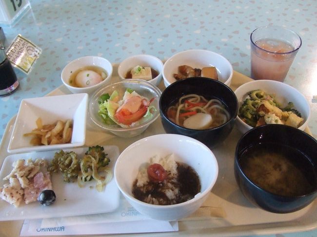 朝ごはんはホテルでバイキングでした。沖縄料理満載でついつい食べすぎちゃいました。やっぱりごーやーちゃんぶるーが一番おいしかったです☆