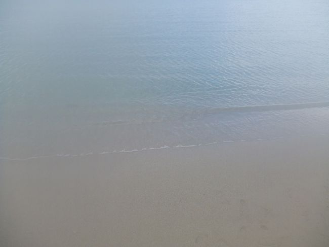 食後にビーチを散歩しました。さすがに綺麗ですね。この旅一番癒されました。<br />