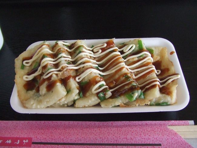 今帰仁城跡の売店で買ったひらやーちーです。ガイドブックには沖縄版のお好み焼きと書いてあったのですが、どちらかというと韓国のチヂミに近かったです