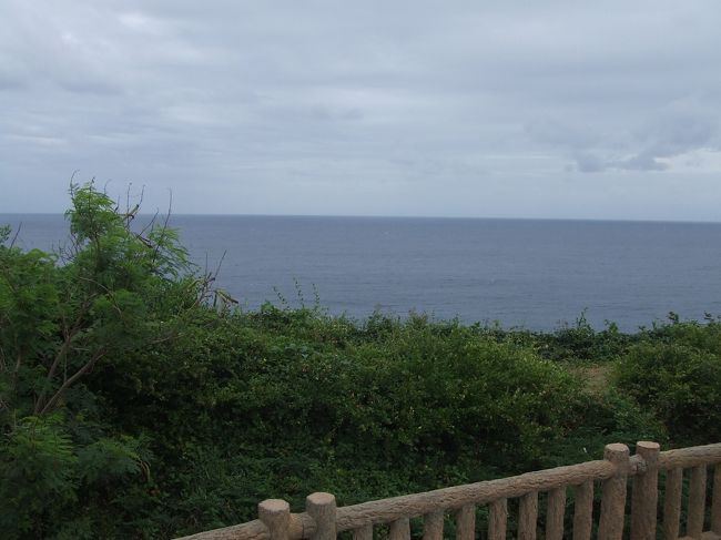 園内は非常に綺麗に整備されていて緑と花に囲まれていました。園内から海もみえました。