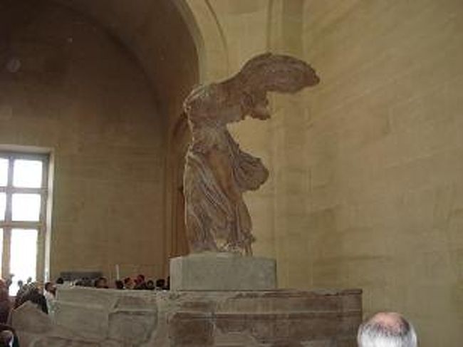 サモトラケのニケ<br /><br />上半身は濡れた布をまとい鍛え上げられた身体がすけているかのようで、裾は乾いた衣服が風になびく様子を見事に表現している。<br /><br />と、チェリーの解説抜きに素直にかっこいいです。