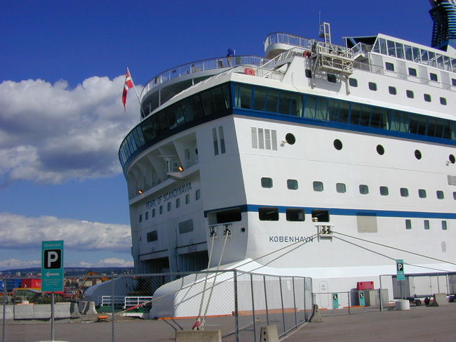 スカンジナビア・シーウエイズの巨大な船です。オスロの港に停泊していました。