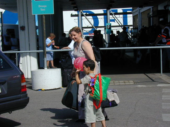 夏休みを利用して母子が乗船しようとしています。