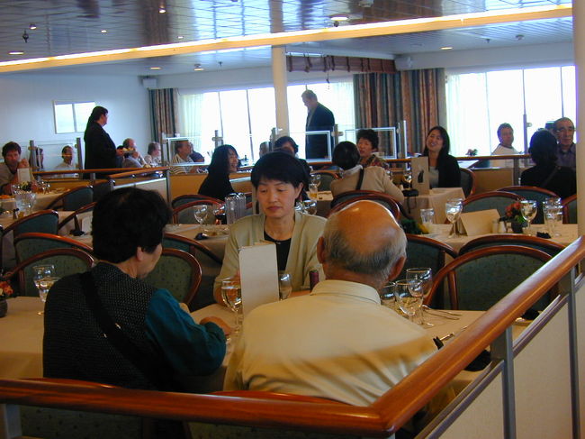 船内のレストランです。